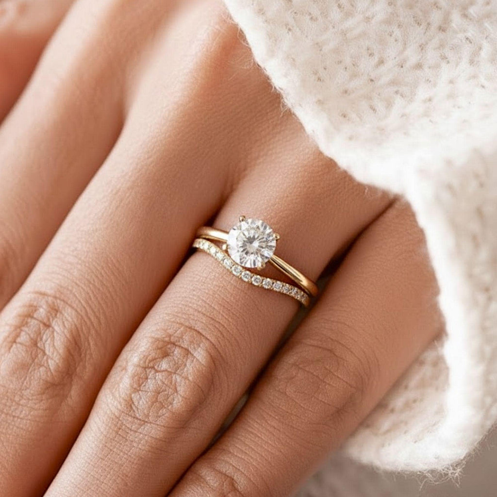 14k Solid Gold Minimalist Curved Moissanite Wedding Band / Sustainable Wedding Band for Women / Moissanite Ring / Chevron Moissanite