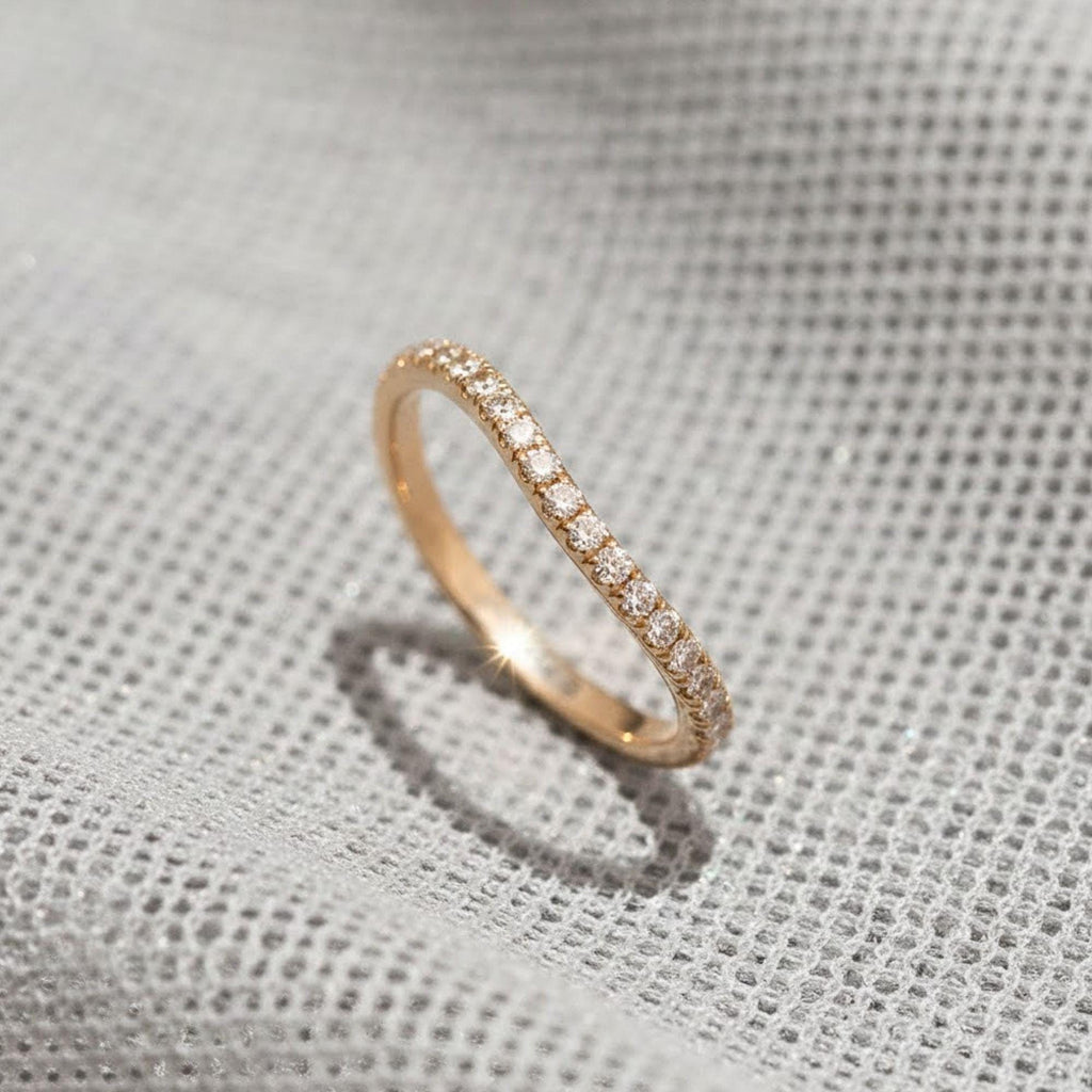 14k Solid Gold Minimalist Curved Moissanite Wedding Band / Sustainable Wedding Band for Women / Moissanite Ring / Chevron Moissanite