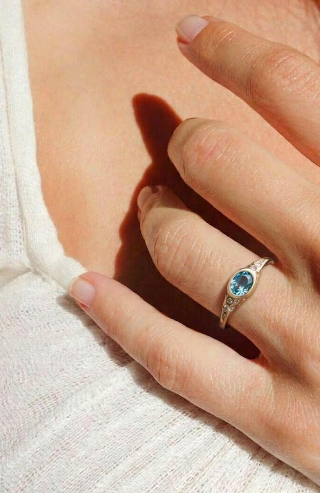 Blue Sapphire Moissanite Ring, Oval Bezel Ring, Dainty Gold Ring, Minimal Vintage Ring, Unique Engagement Ring, Promise Ring